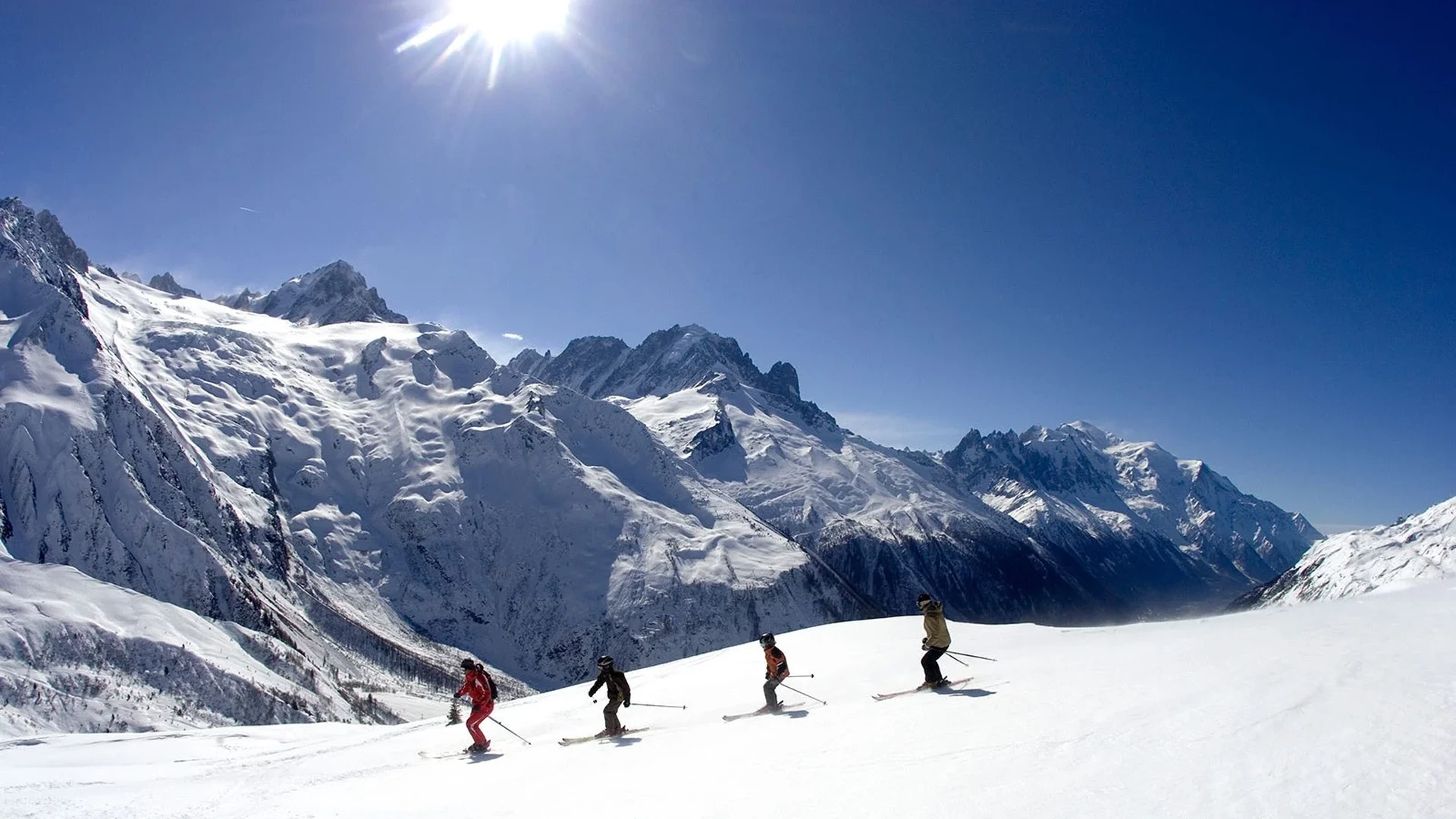 慕星棋牌推荐惠斯勒黑梳山滑雪胜地全景